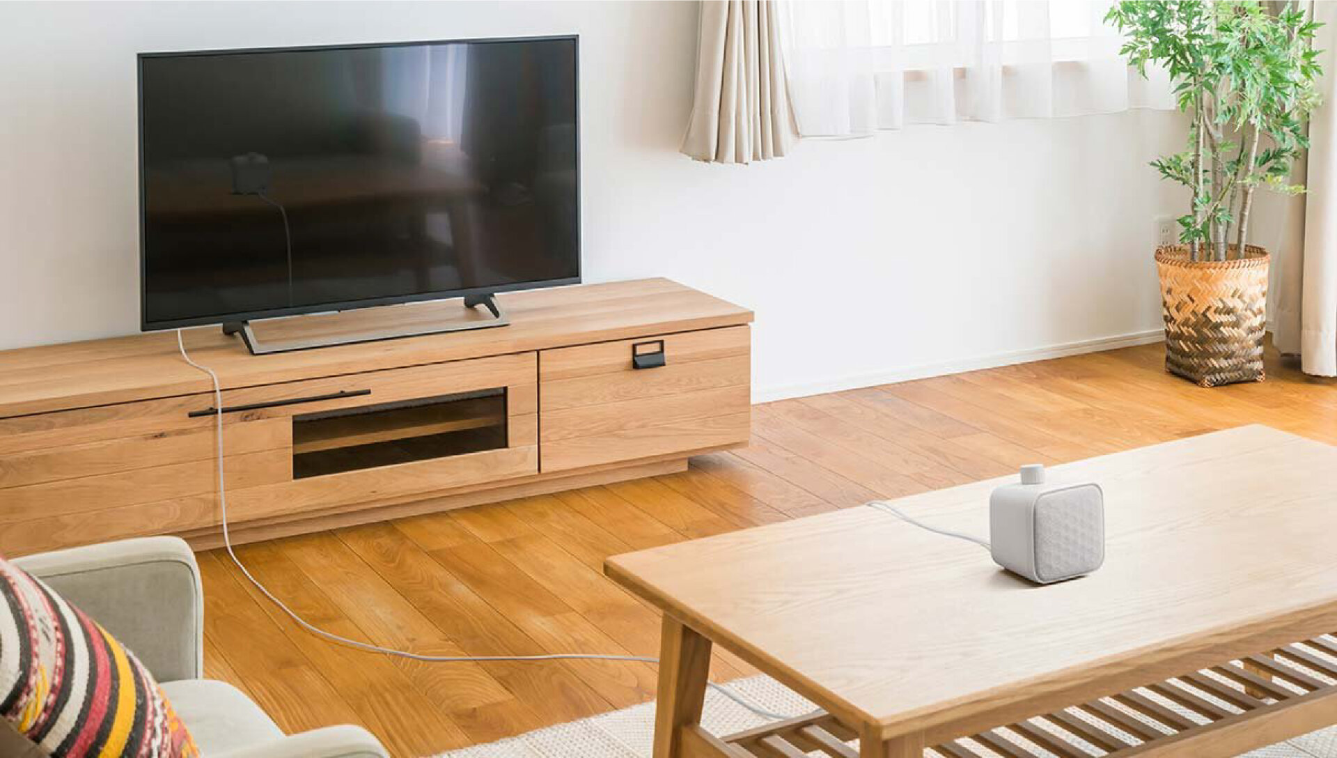 リビングルームでのスピーカー使用イメージ