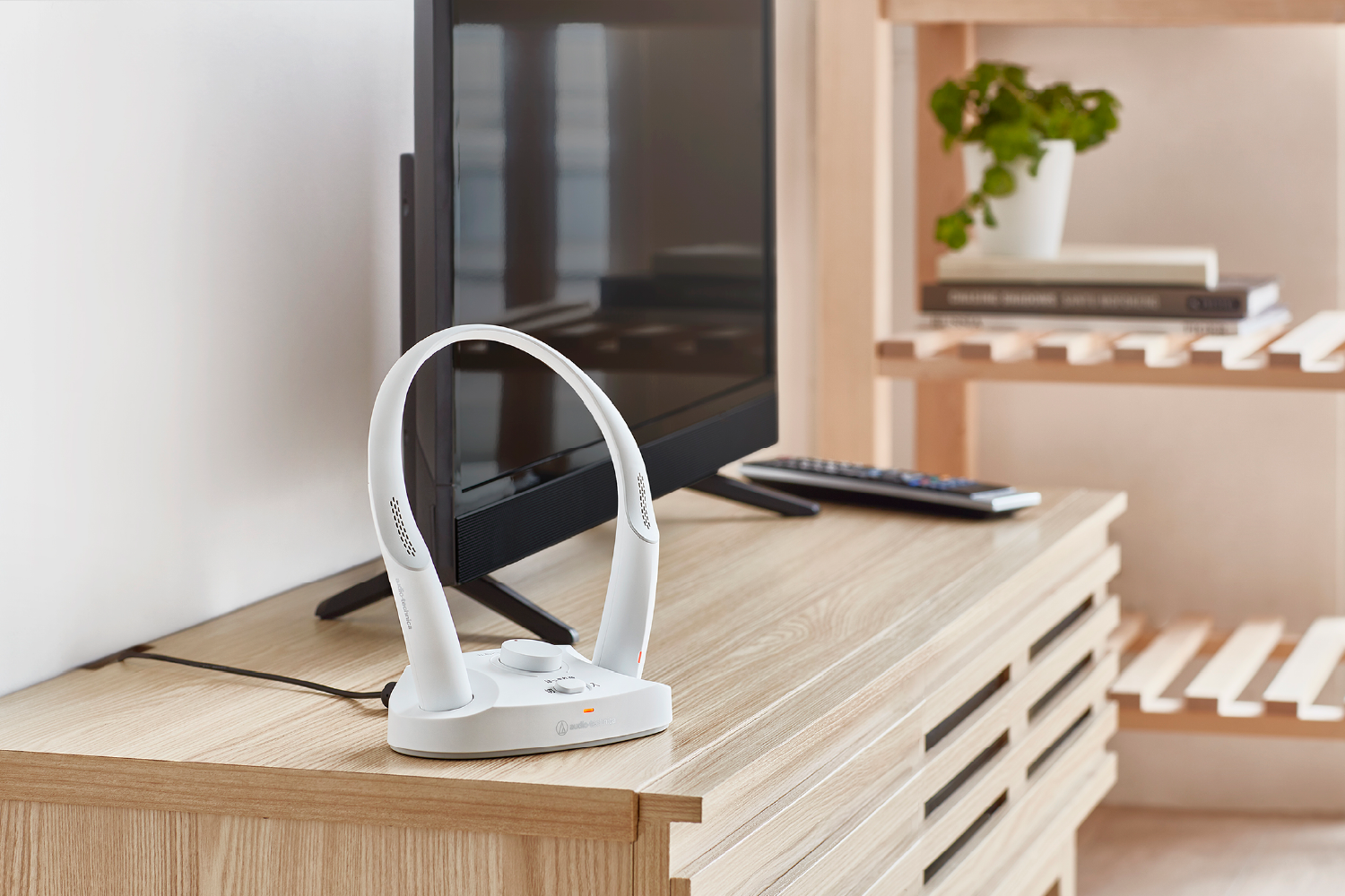 MIMIO SOUND NECK｜首かけスピーカーでテレビの音声がはっきり