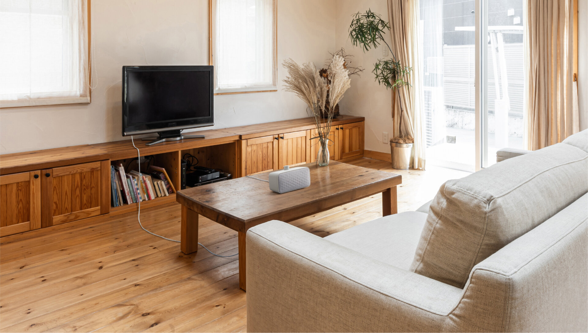 リビングルームでのスピーカー使用イメージ